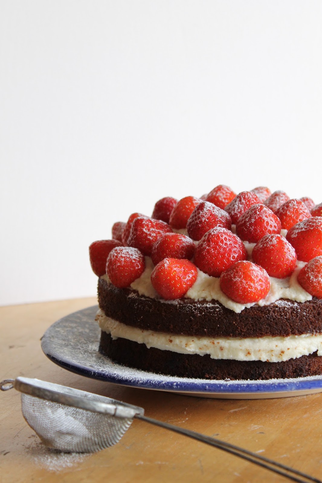 All that Glisters is not Gold The. Best. Cake. Ever. White chocolate