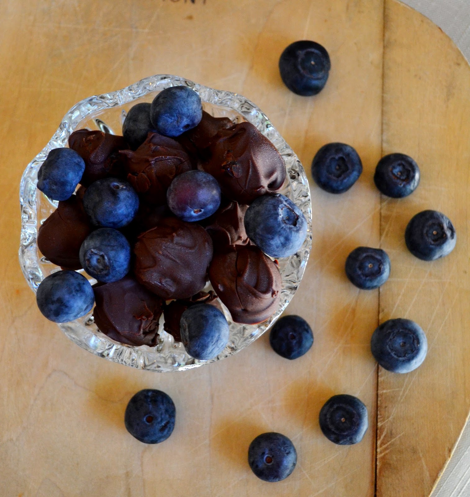 Simple Savory & Satisfying Chocolate Covered Blueberries