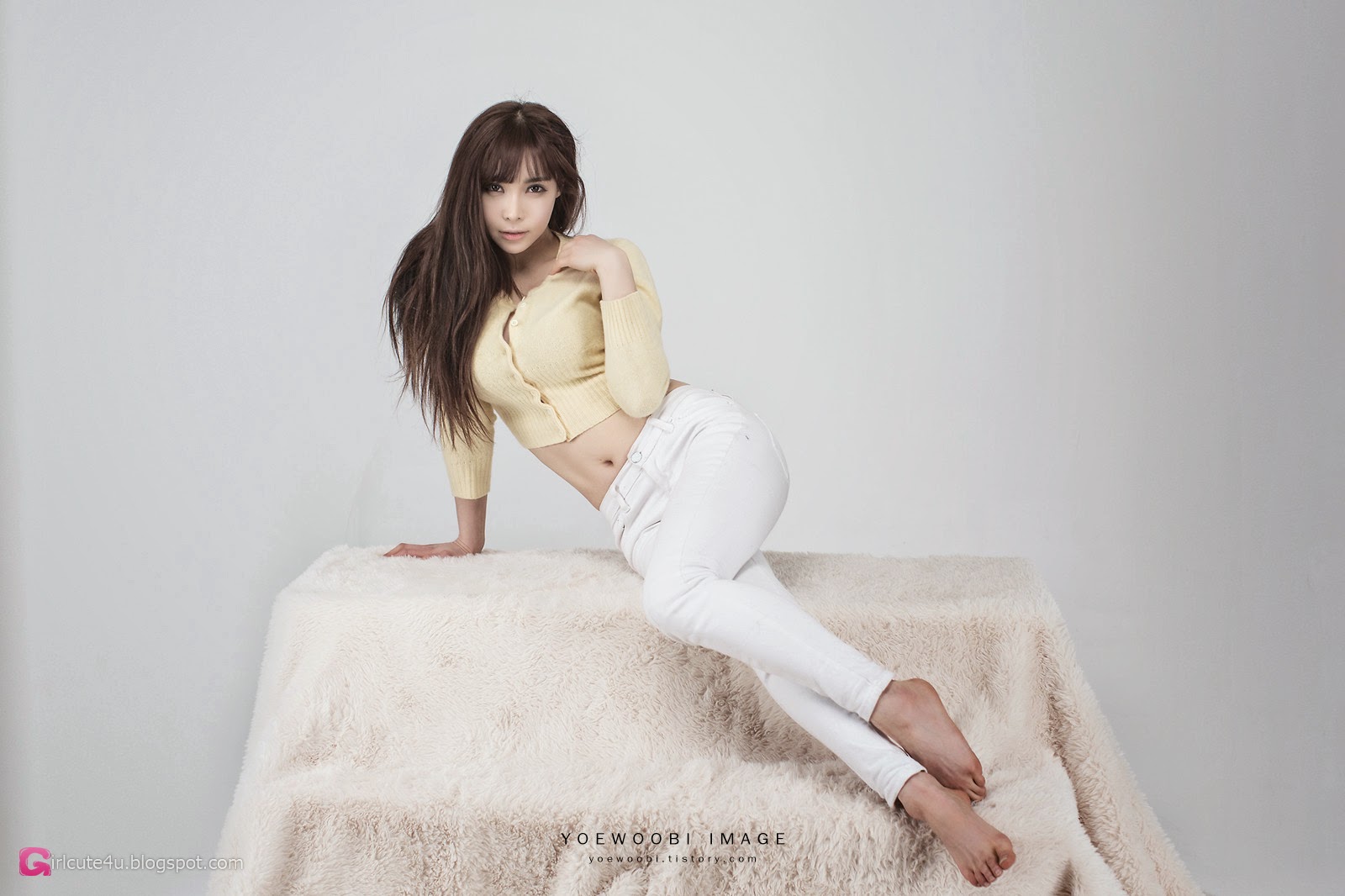 Hee зима. Hee hee bear. Мишка кресло обнимание. Иллюстрации lee s hee. Hee hee bear.