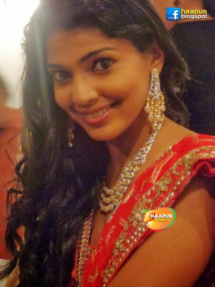 Marathi Heroine Xxx - Madhuri dixit hot in saree.