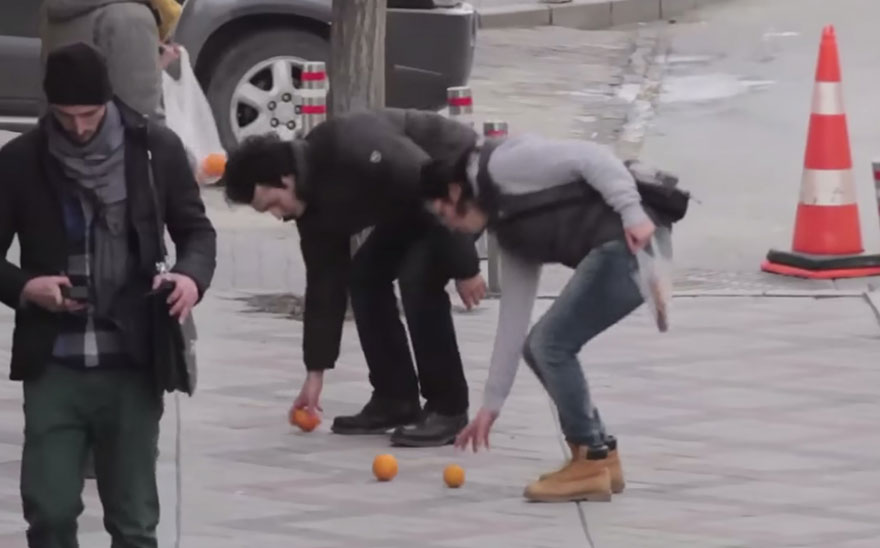 Entire Neighbourhood Secretly Learns Sign Language To Surprise Deaf Neighbor - This man at the grocer’s dropped his oranges and when Muharrem and Ozlem picked them up for him…