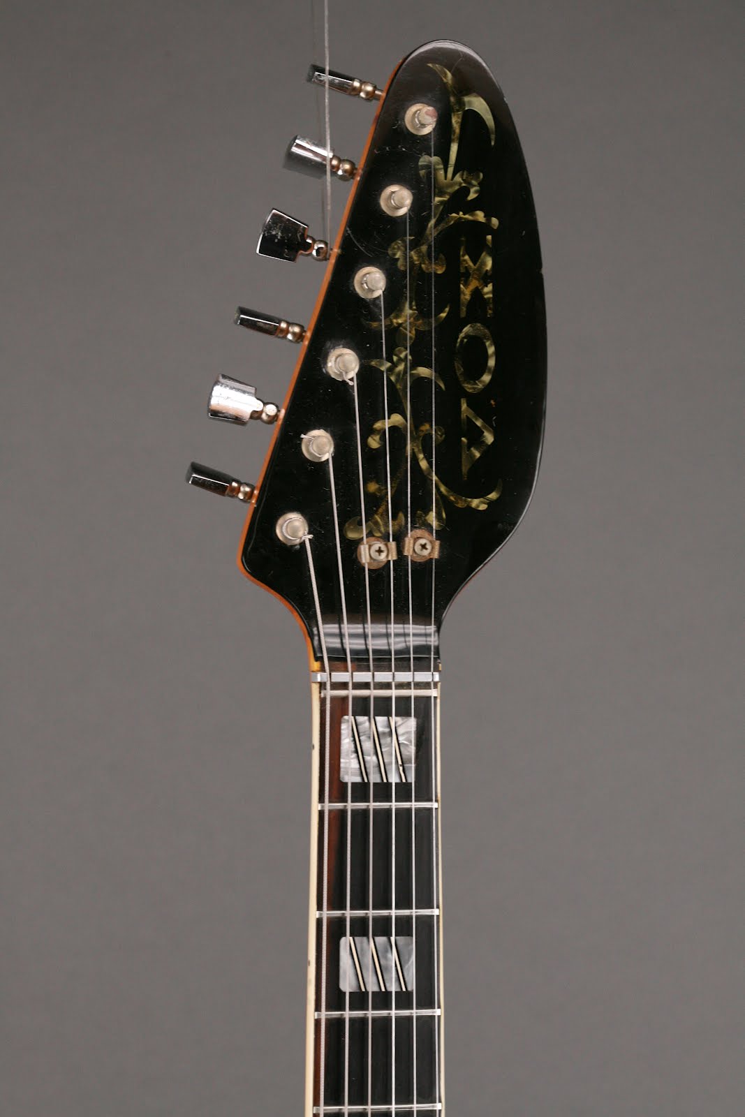 Guitars-A-Go-Go: 1968 Vox Aristocrat