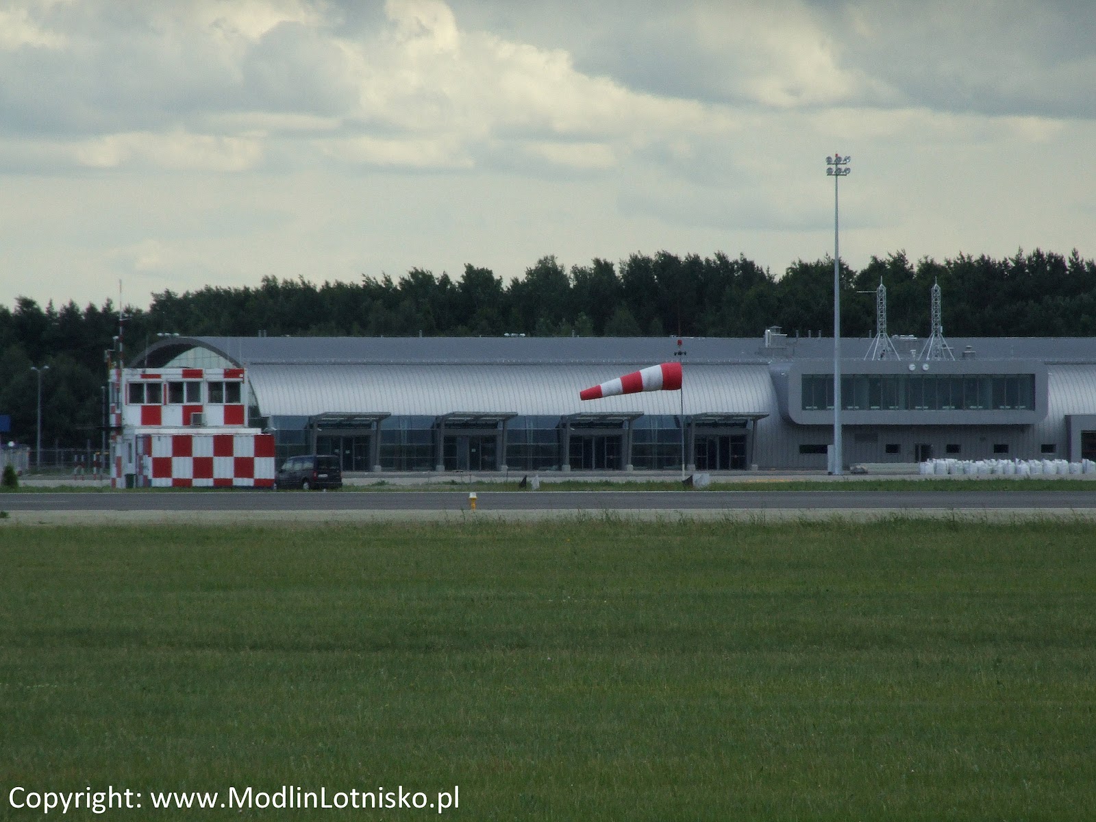 LOTNISKO WARSZAWA MODLIN MODLIN AIRPORT TAXI PARKING HOTEL RENT A