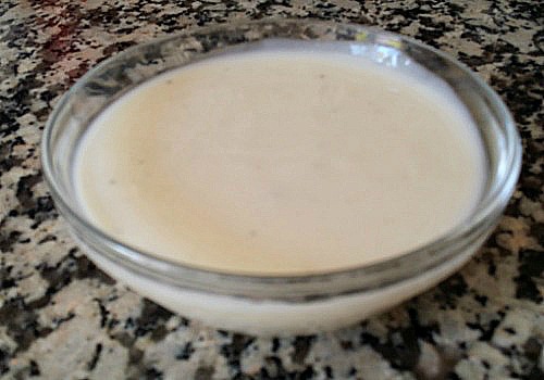 Salsa blanca hecha con harina y leche