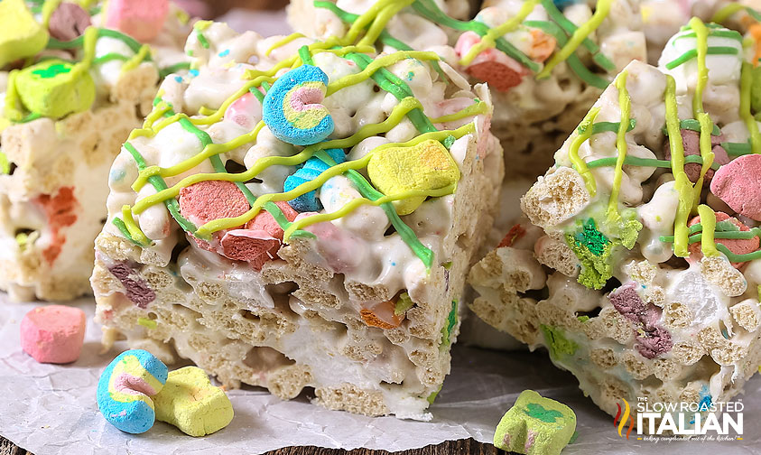 √ Lucky Charms Marshmallow Treats cooking zone