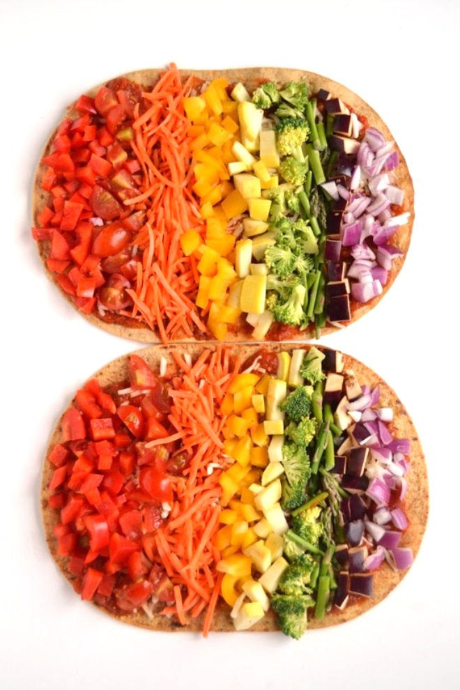 This homemade veggie loaded Rainbow Flatbread Pizza is ready in 20 minutes and is loaded with your favorite vegetables for a nutritious and fun meal! www.nutritionistreviews.com