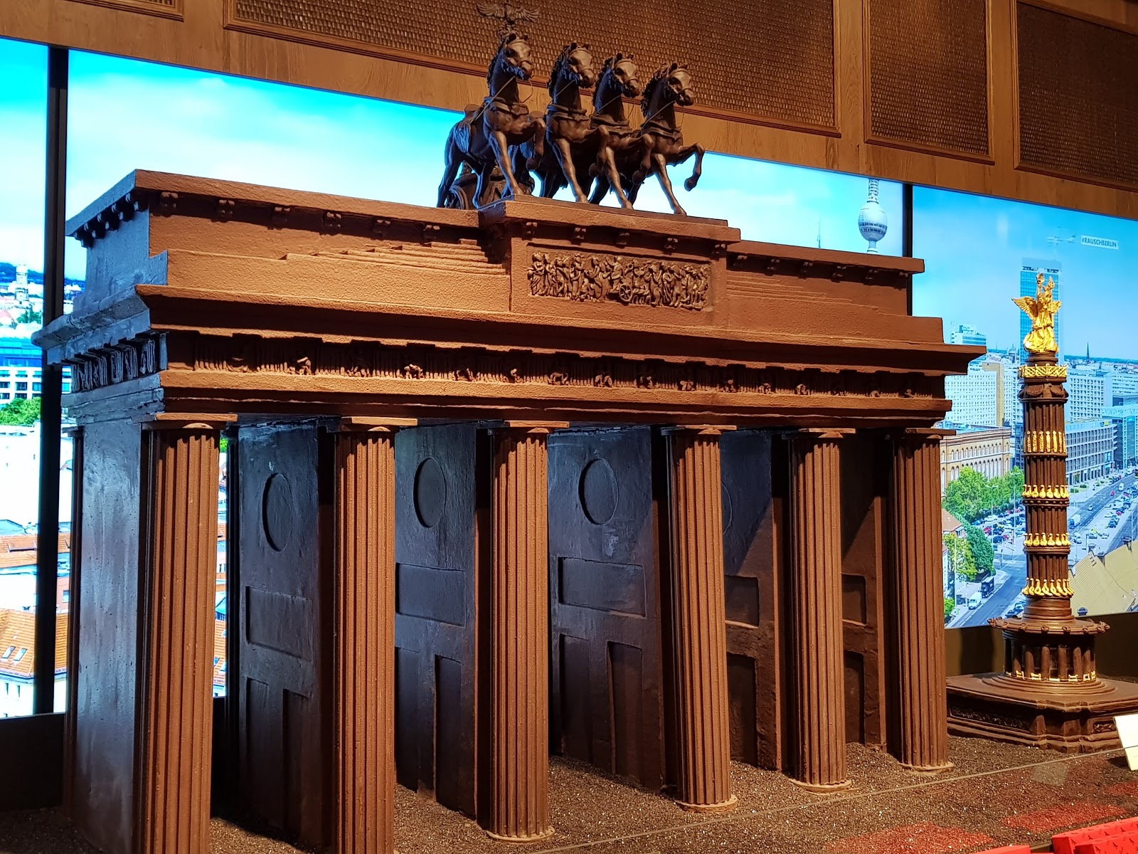 Hotel Paradiese Wohnkunstwerk In Berlin Das Hotel Propeller Island