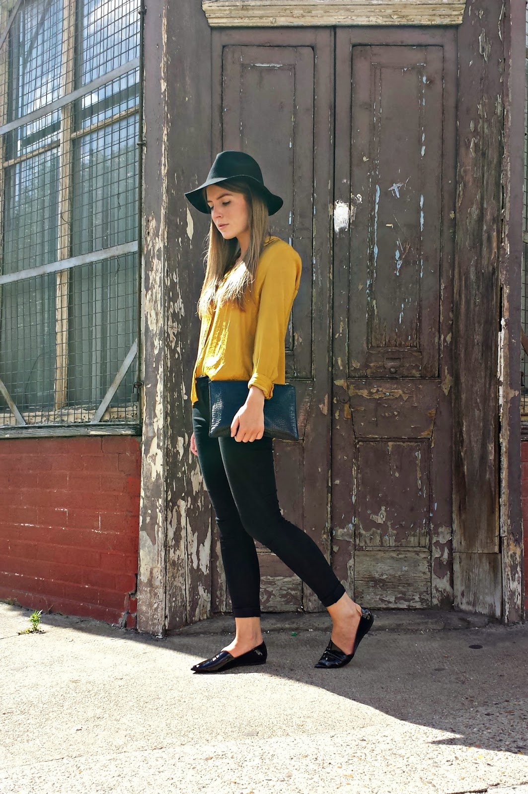Outfit: Fedora, mustard shirt and skinny jeans | Style Trunk