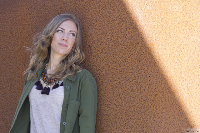 Outfit with a embroidered overshirt