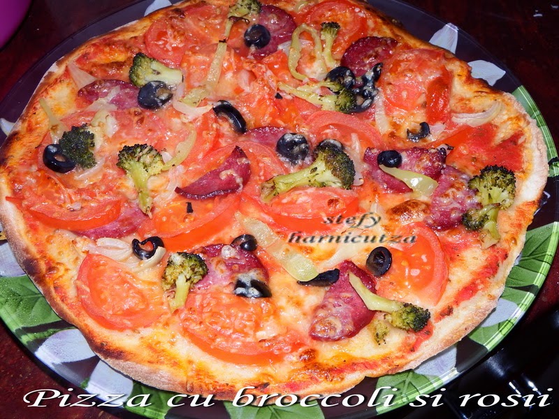 Pizza cu broccoli si rosii