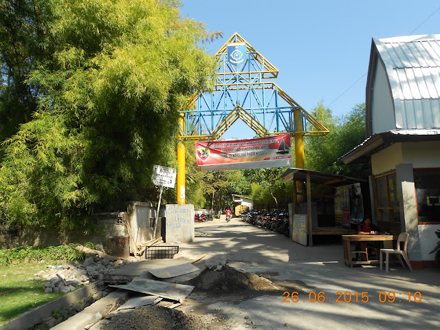 Pintu Masuk Pantai Senggigi Pantai Senggigi Lombok - nenghepi.com