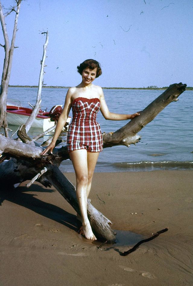 OnePiece Swimwear, the Most Popular Bathing Suit for Women in the