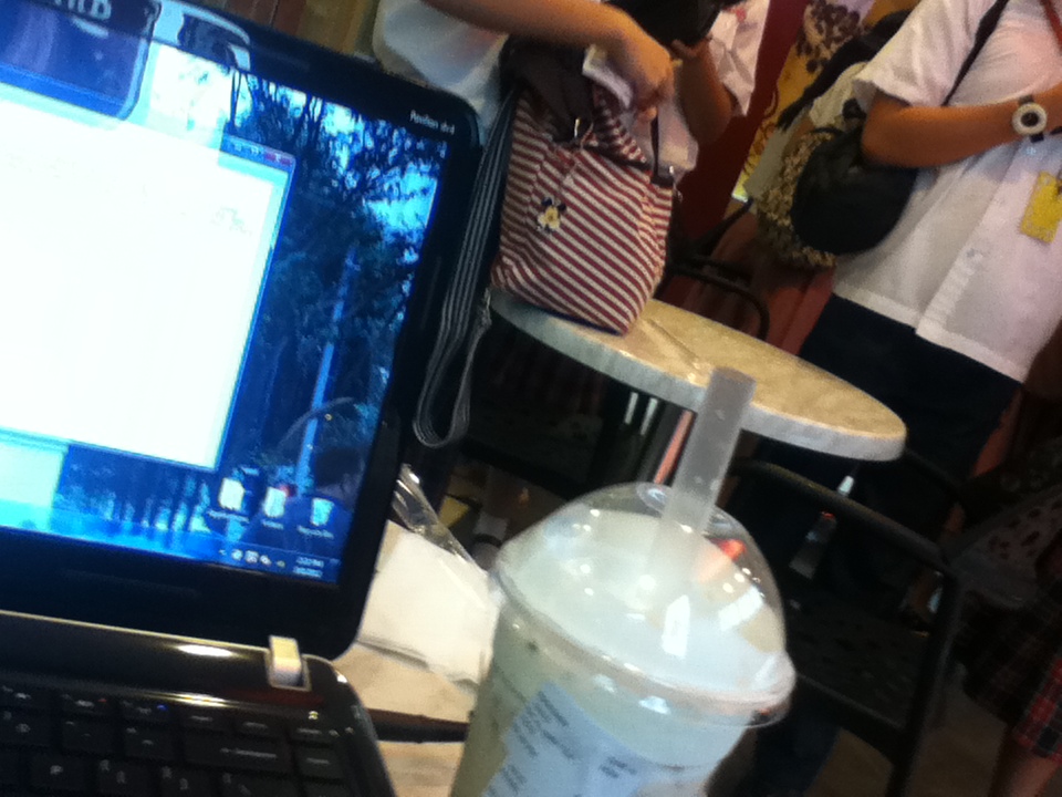 The moment when the lack of lines went poof. There's my still-unnamed laptop, by the way.