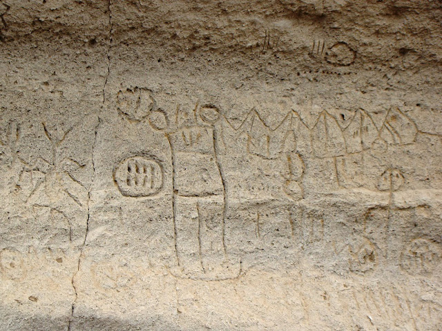 DSC06990+Petroglyphs.jpg