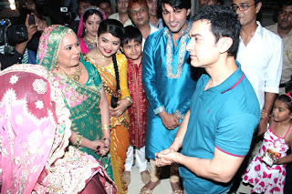 Aamir Khan Promotes 'Satyamev Jayate' on Diya Aur Baati Hum serial set