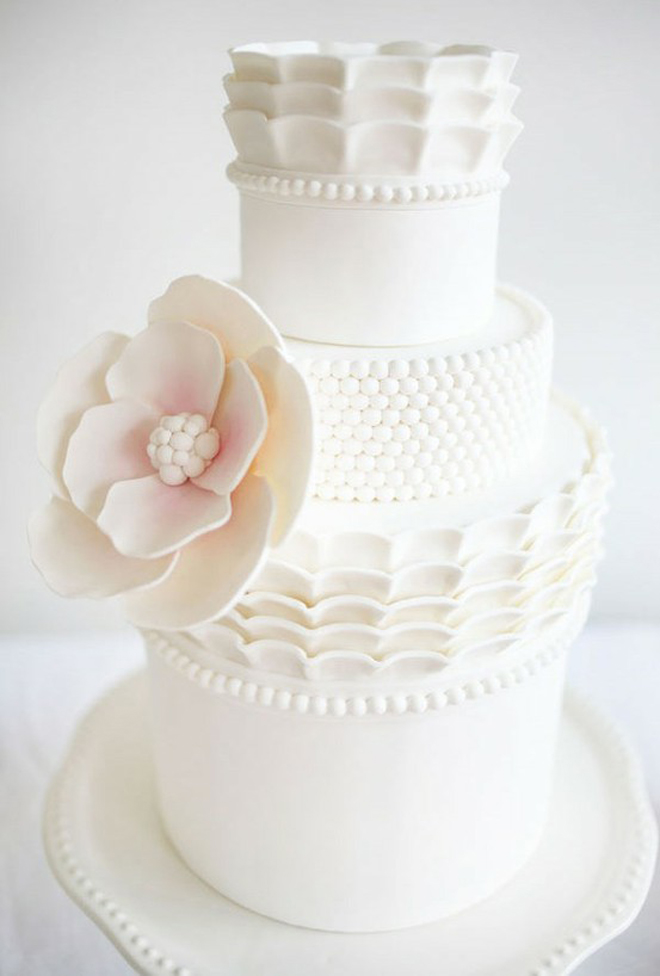 All White Wedding Cakes Belle The Magazine If You Are Into Vintage A White Lace Cake Is The Way To Go Image Source