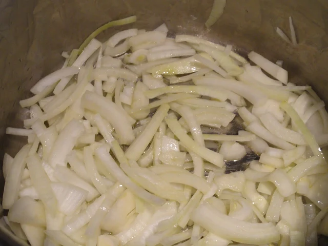 Curly-Endive-With-Spaghetti-Caramelize.jpg