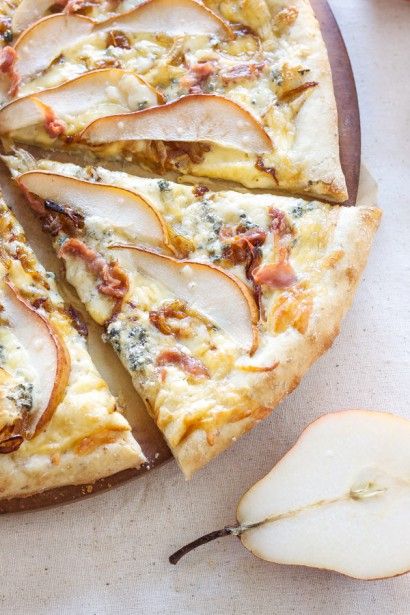 Pears, prosciutto and Gorgonzola are the perfect sweet and salty pairings in this grown-up pizza! #dessert #vegan #pizza #healthy