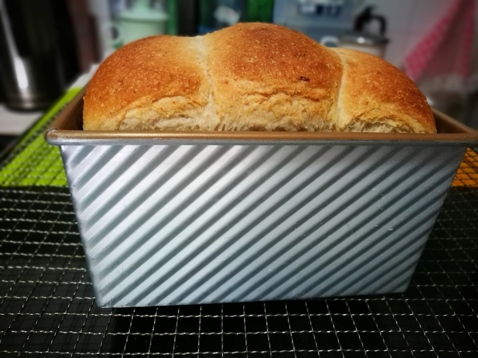 MH Kitchen Memories Sourdough Wholemeal & Spelt Loaf (with cooked