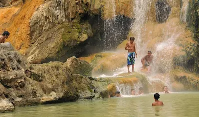 Hot spring side Lake Segara Anak altitude 2000m - Mount Rinjani