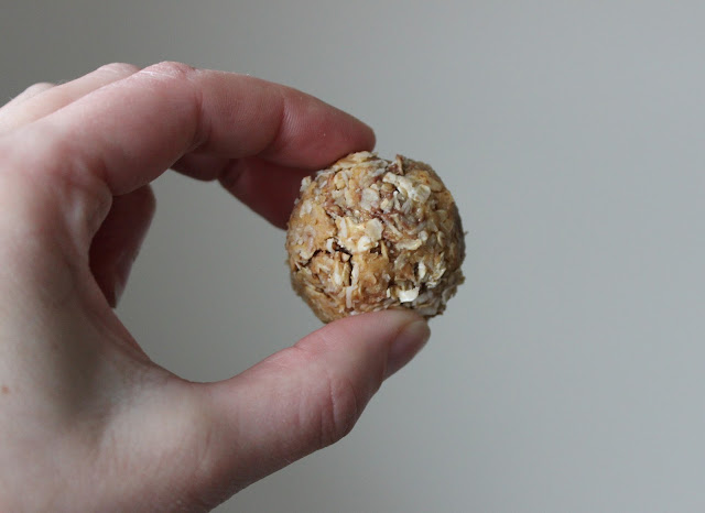 No-Bake Peanut Butter-Nutella Energy Bites | A Hoppy Medium