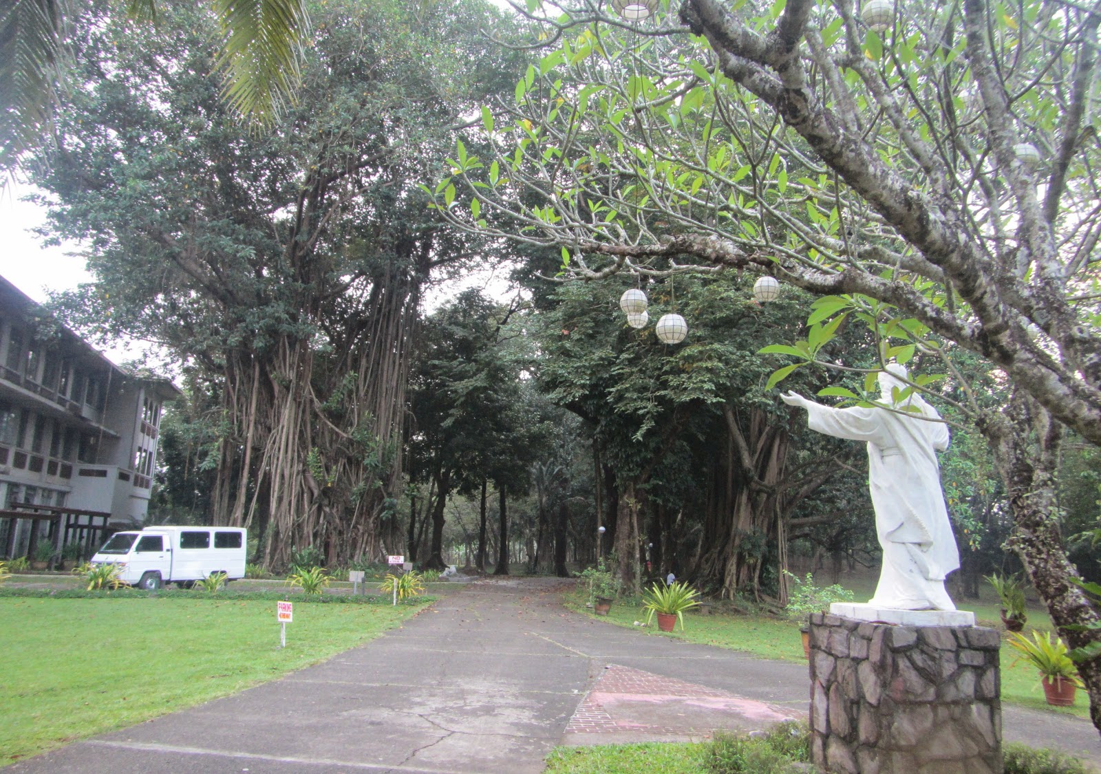 LEXICAL CROWN SACRED HEART RETREAT HOUSE AND SEMINAR CENTER
