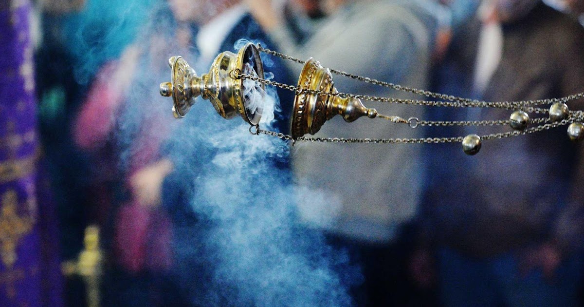 каждение в храме что означает. богослужение каждение икон. ладан в храме. кадило в храме фимиам. кадило и кадильница.