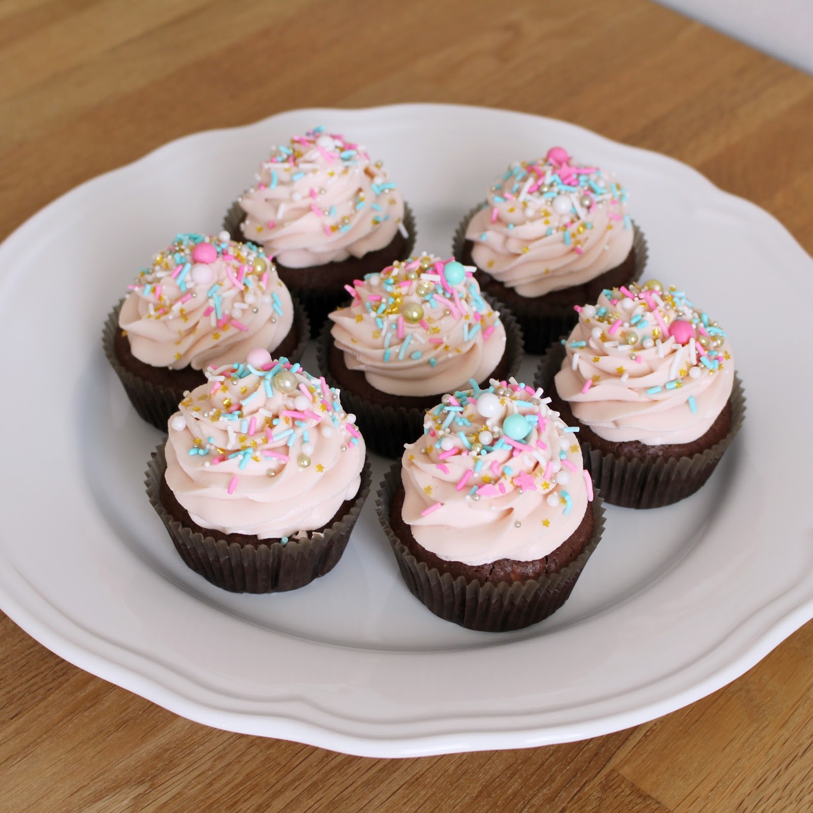 Curls & Cakes Brownie cupcakes with White Chocolate Cream Cheese Frosting