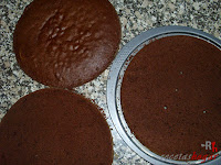 Tarta puro chocolate-bizcocho cortado