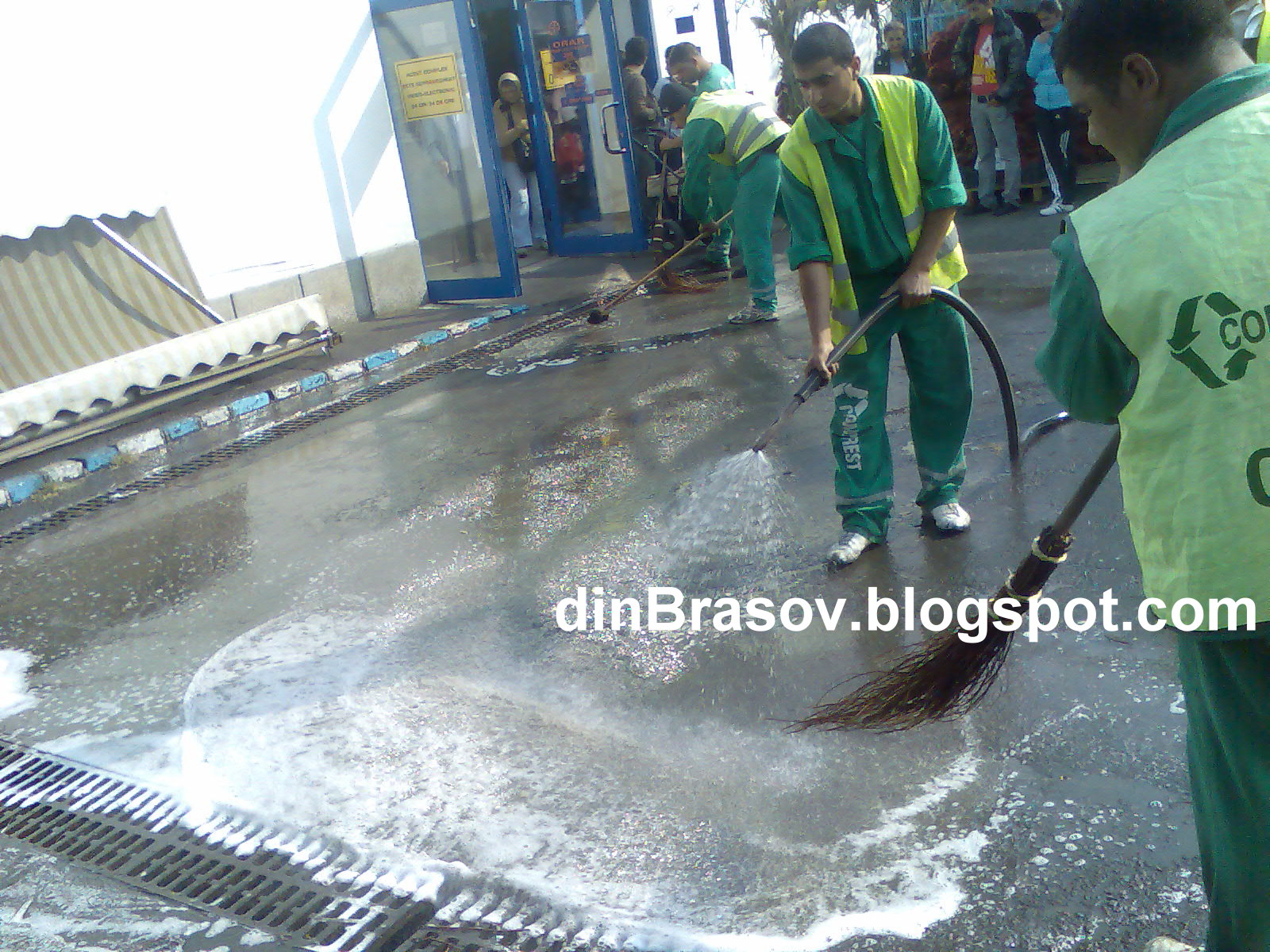 din Brasov Incendiu la florariile din piata Astra