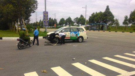 Tin tai nan giao thong ngay 10/6: Di kham benh, bi xe tai dam chet - Anh 3