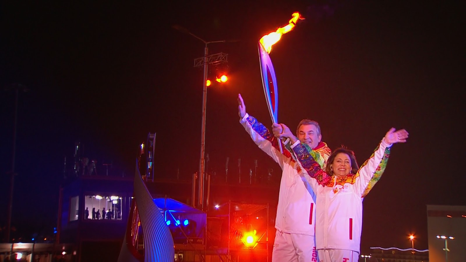 зажжение олимпийского огня в сочи. олимпийский огонь сочи 2014. факел олимпийского огня сочи 2014. паралимпийский огонь в сочи 2014. открытие олимпийских игр в сочи 2014.