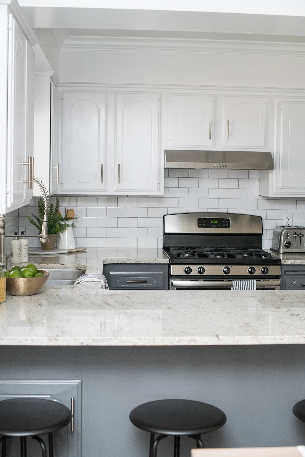 HOW TO MAKE OAK LOOK PRETTY & PAINTED + BEFORE & AFTER PHOTOS!