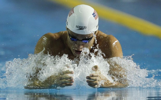 El nadador sordo Marcus Titus en el agua