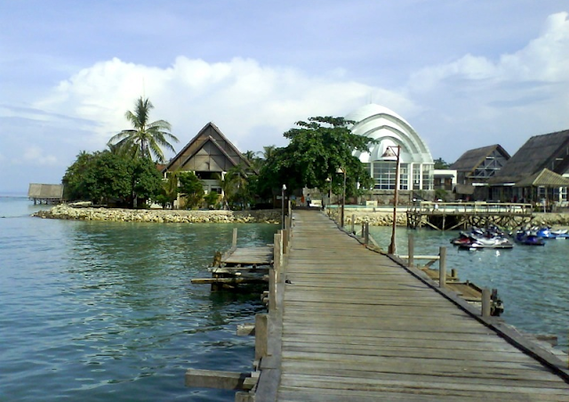 Pantai di Banten Banten adalah salah satu provinsi yang mempunyai perkembangan lumayan pesat Pantai di Banten