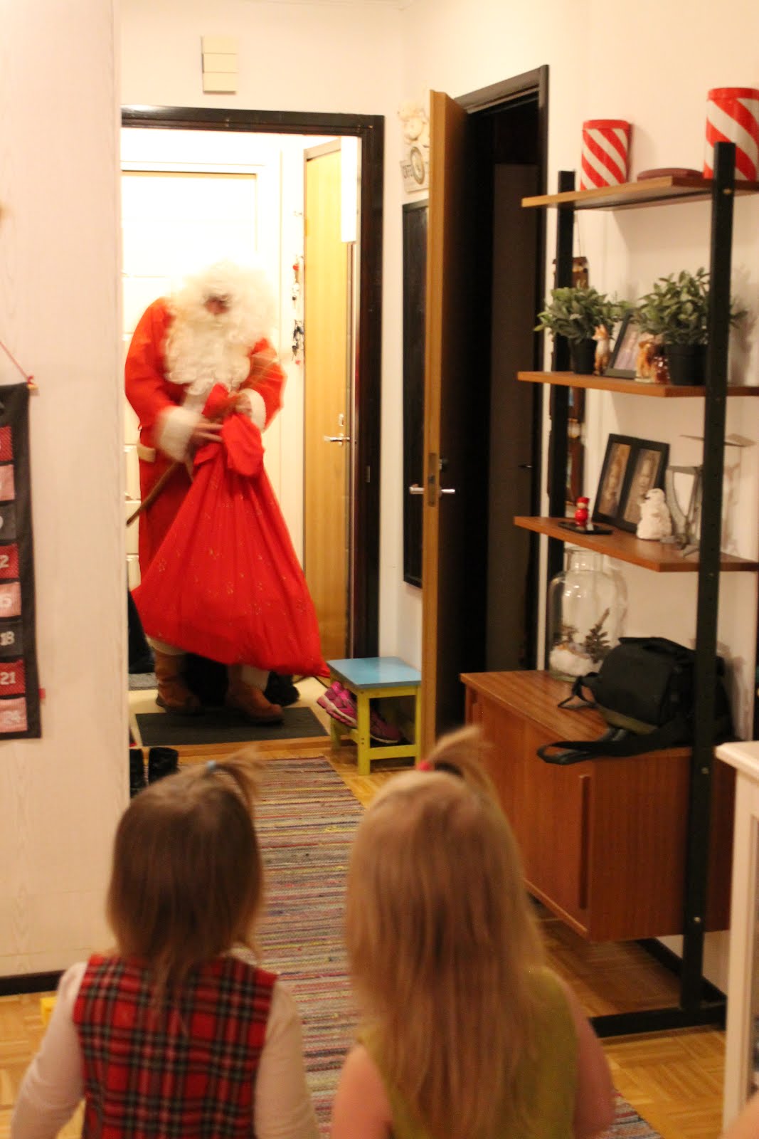 Vuosikymmenet vyöryvät. Joulupukki Tampere taivaltaa luo lasten kilttien joka jouluaatto joulupäivä