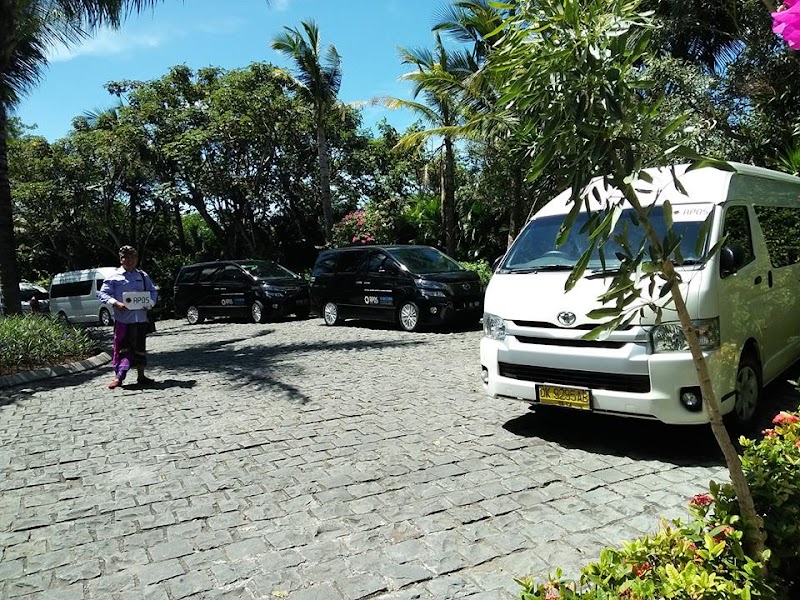 арендовать автомобиль бали. бали авто картинки. индонезия бемо. машинки на бали. транспорт на бали.