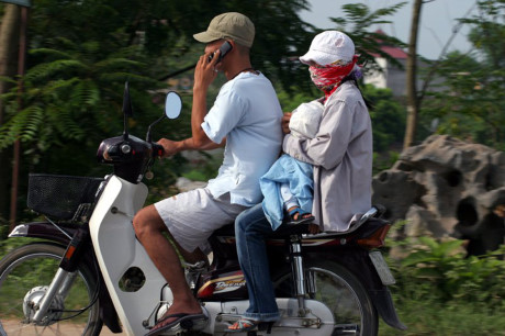 Quý cô Hà thành lái xe kiểu cảm tử - Ảnh 5 Quy co Ha thanh lai xe kieu cam tu - Anh 5