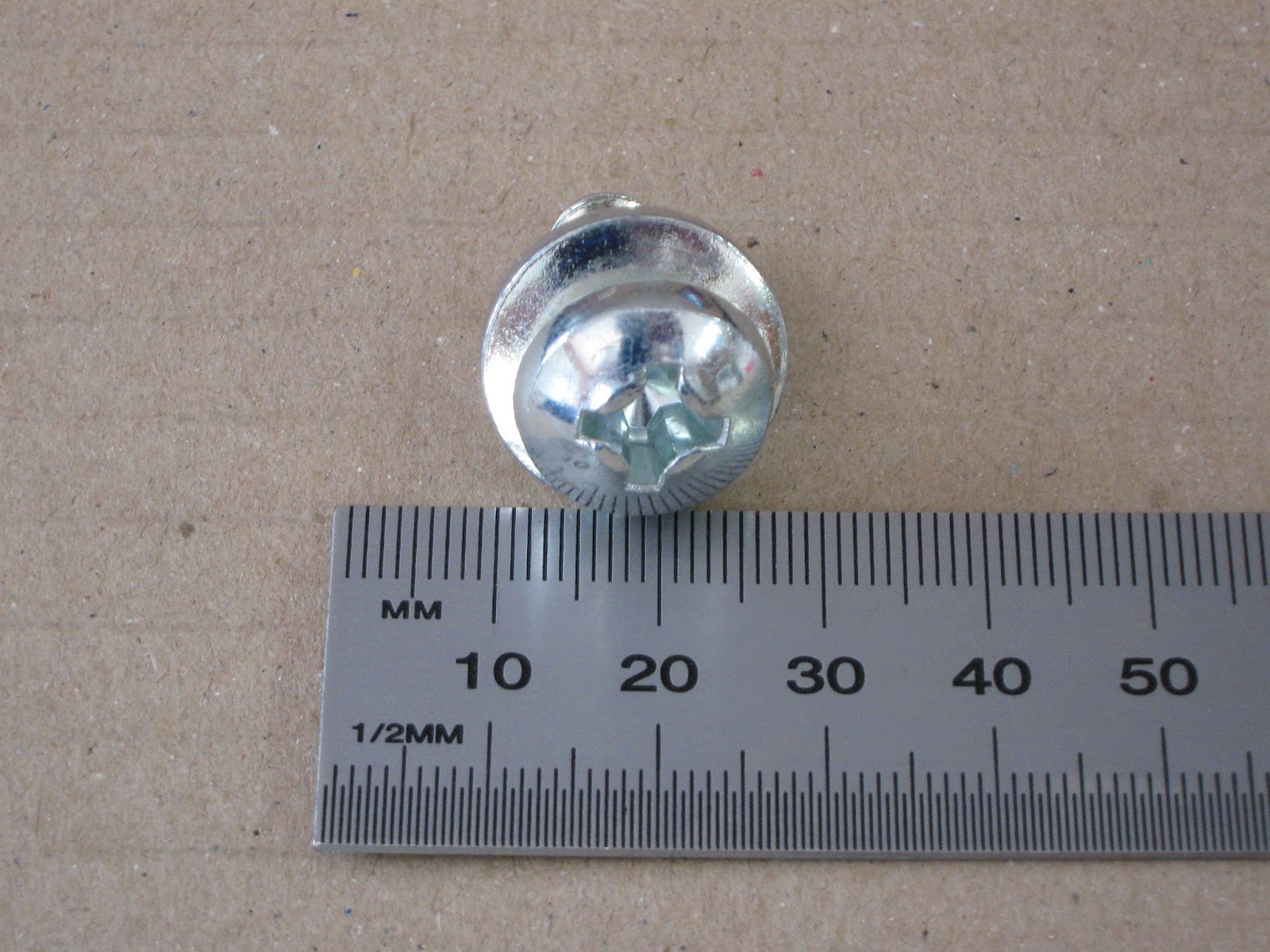 HQ SS BOLTS (Seat recliner) Bolts Bucket seats Screws 2 types.