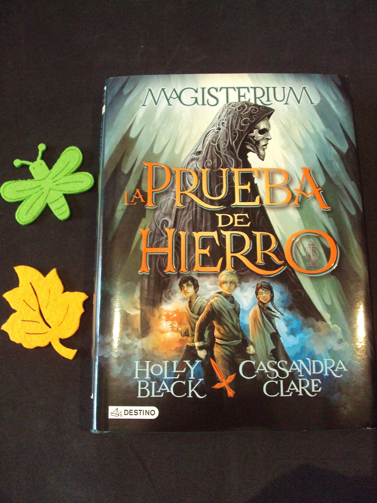 Atrapada en unas hojas de papel La prueba de hierro Holly Black y Cassandra Clare