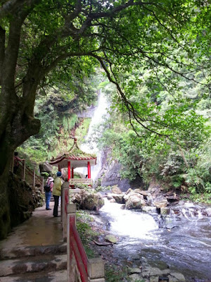 Morning walk to Wufengchi waterfall in Yilan