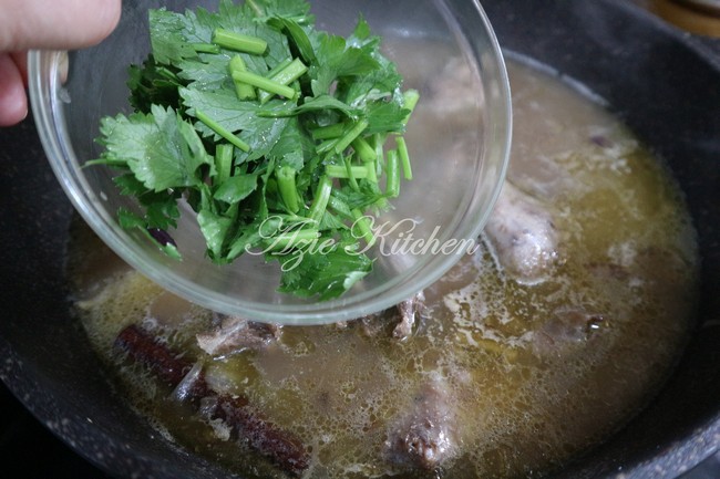 Sup Ayam Hutan Azie Kitchen