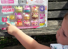 Num Noms Series 4 and Num Noms Lights Series 2.1 - Review Sweet Sampler