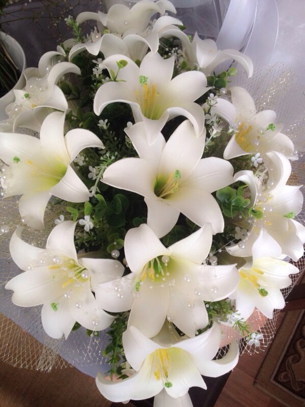 Dünya Evi Nişan Bohçasında Çiçek ve Çikolata Aranjmanı