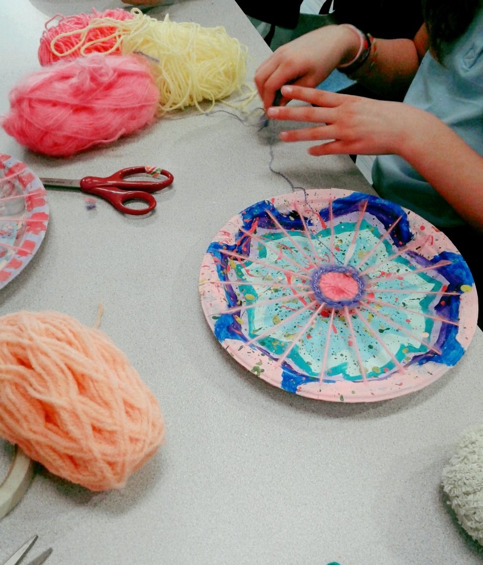 a faithful attempt Painted Paper Plate Yarn Weaving