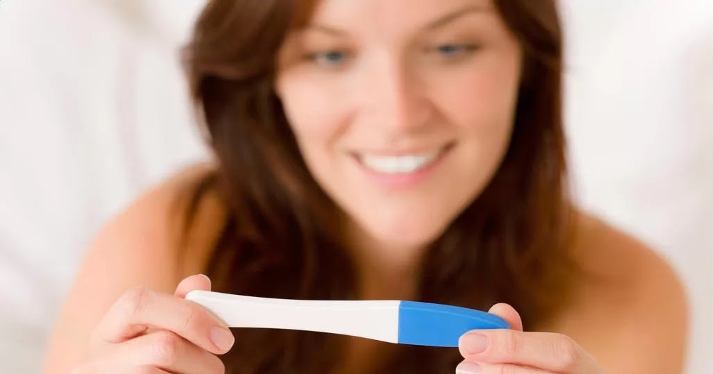 Ранняя беременность после чистки. Ранняя беременность. Тест на беременность подростков. Женщина с тестом на беременность. Красивые фото с тестом на беременность.