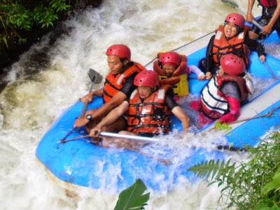 paket wisata bandung wisata rafting di sungai palayangan bandung