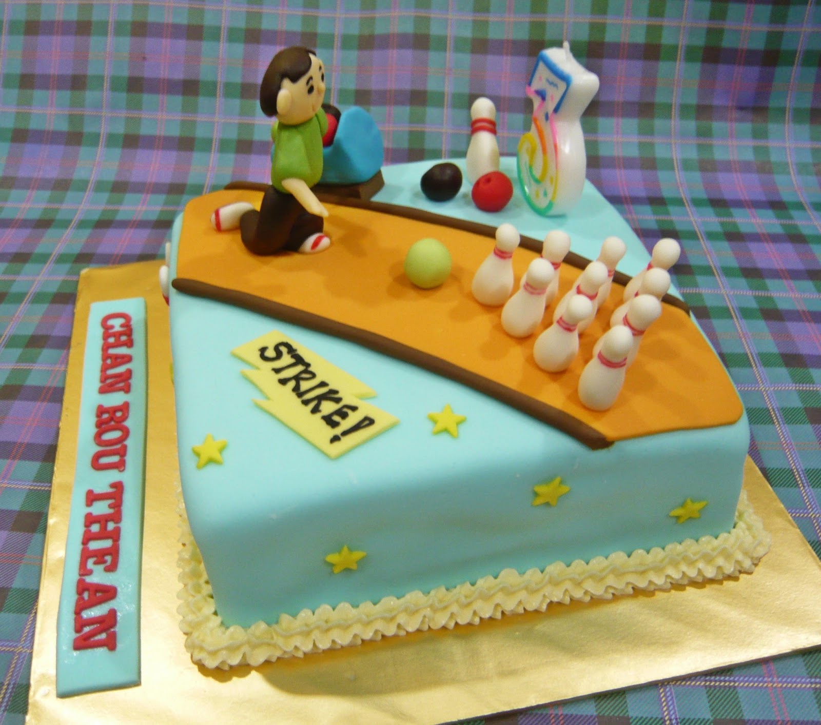 Jenn Cupcakes & Muffins Bowling Theme Cake