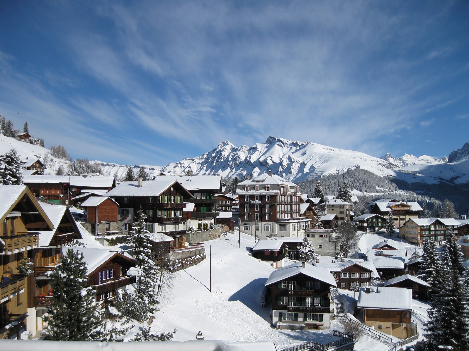 известный горный курорт. известный горный курорт. лех австрия горнолыжный курорт. андорра ла велья зима. заальбах-хинтерглемм горнолыжный курорт.