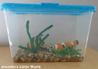 How to make a plastic box aquarium craft with children